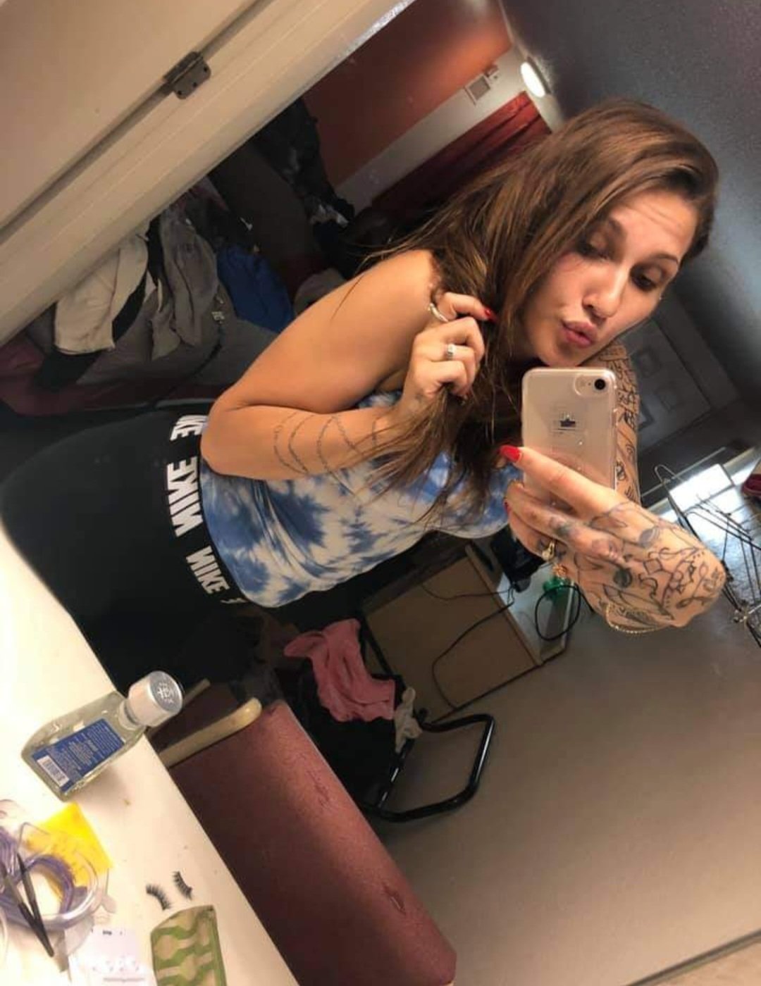 Sexy Tattooed MILF #KnpDRFUY