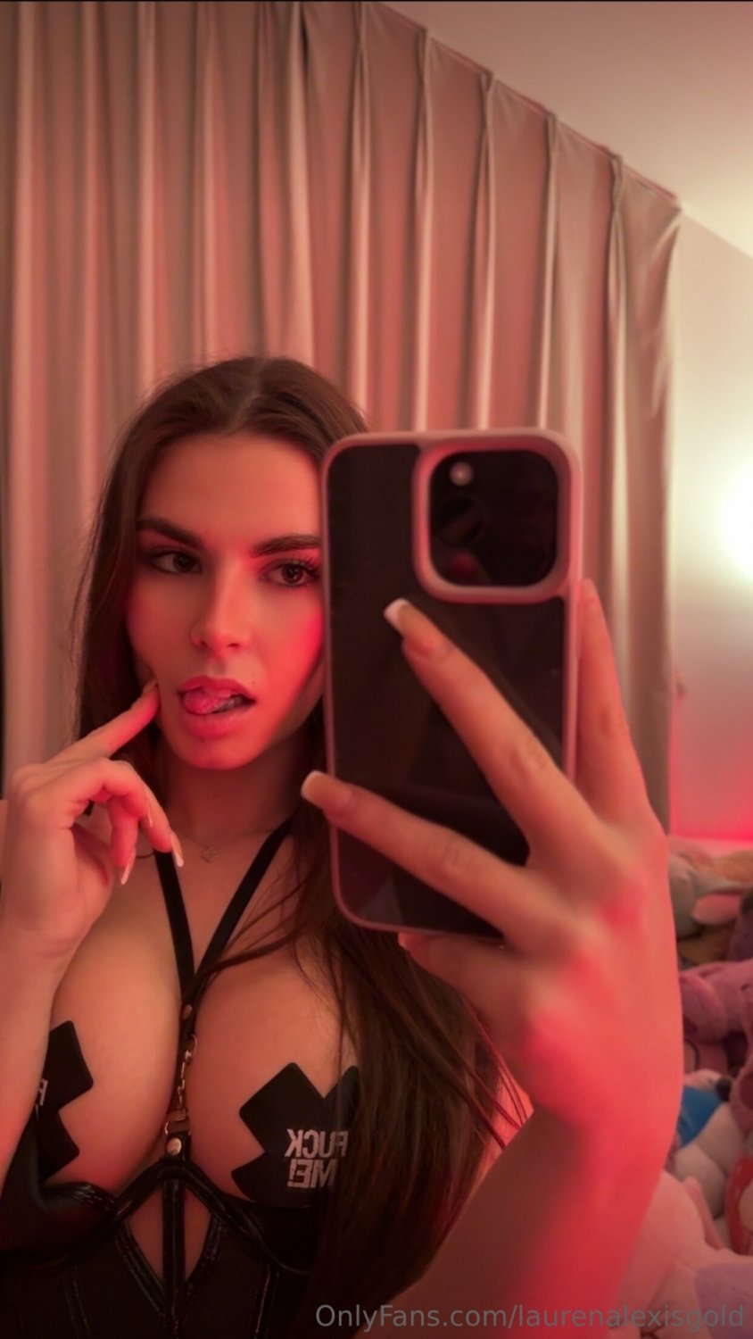 A Handful(of women) #fM2qJq5X