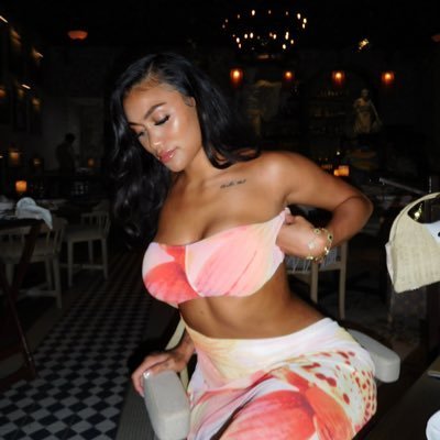 🤡Don't ignore her say something at least💦🍑🇦🇸 #WDGqwVC1