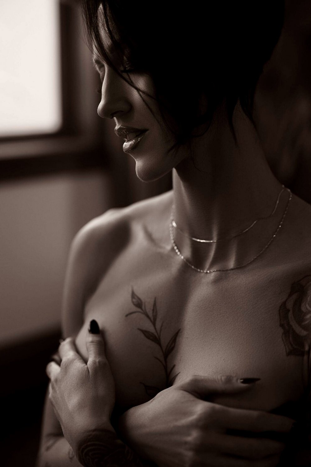 Fit short hair gorgeous brunette boudoir #Xb4DlGKU